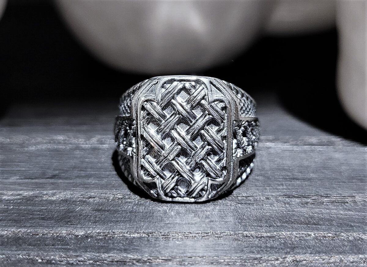 Silver Signetring With Braided Top