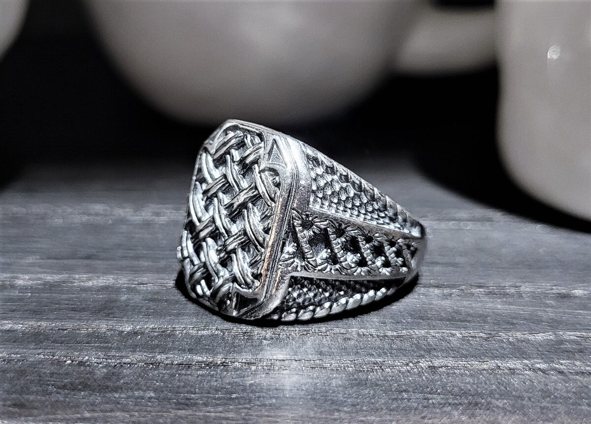 Silver Signetring With Braided Top