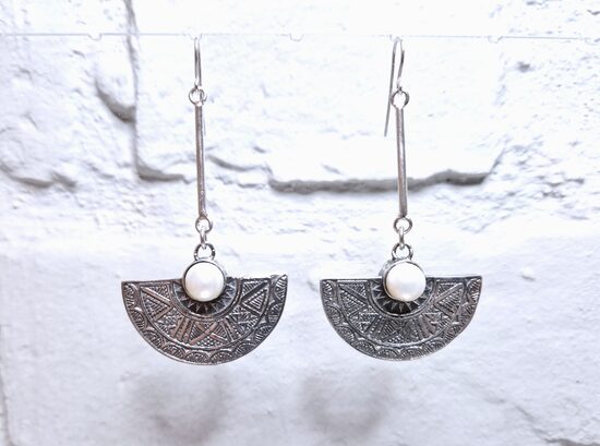 Silver earrings with pearl ‘Morning in the East’ (smooth extension)