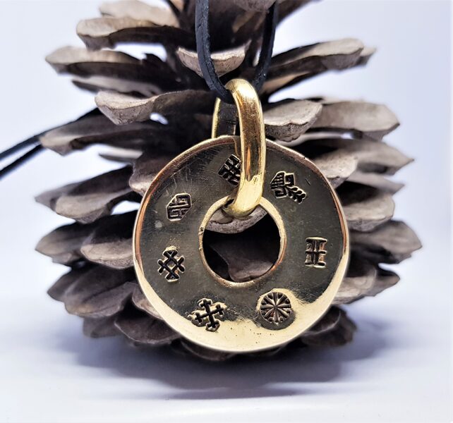 Bronzas kulons "Septiņas aizsardzības zīmes" (liels XL)