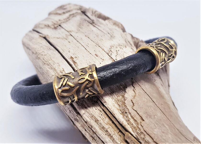 Leather bangle with bronze decors (black, code BR_012)