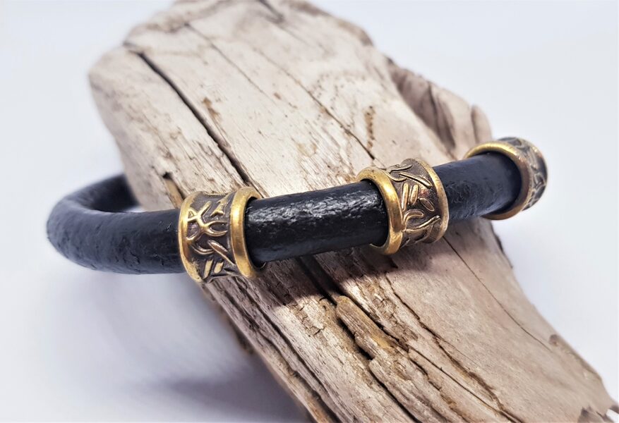 Leather bangle with bronze decor (black, code BR_013)