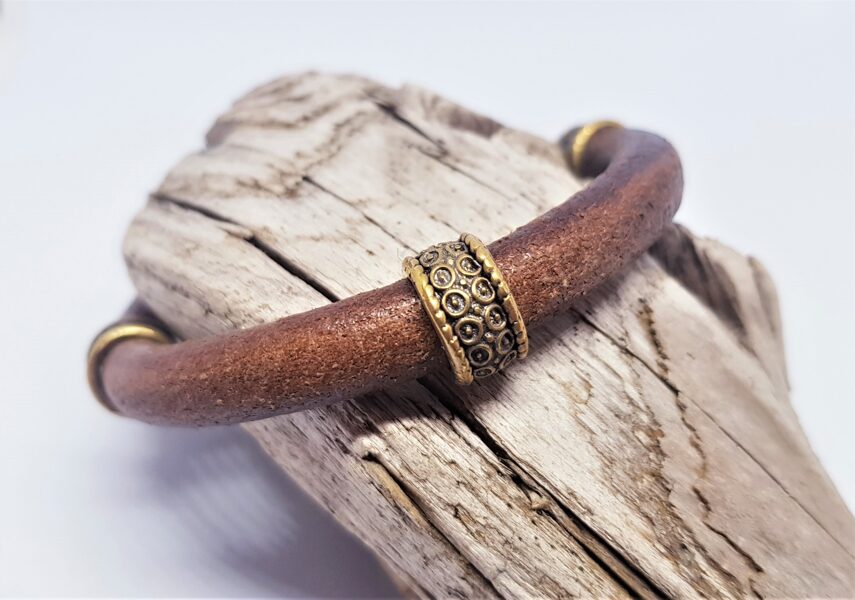 Leather bangle with bronze decors (brown, code BR_015)