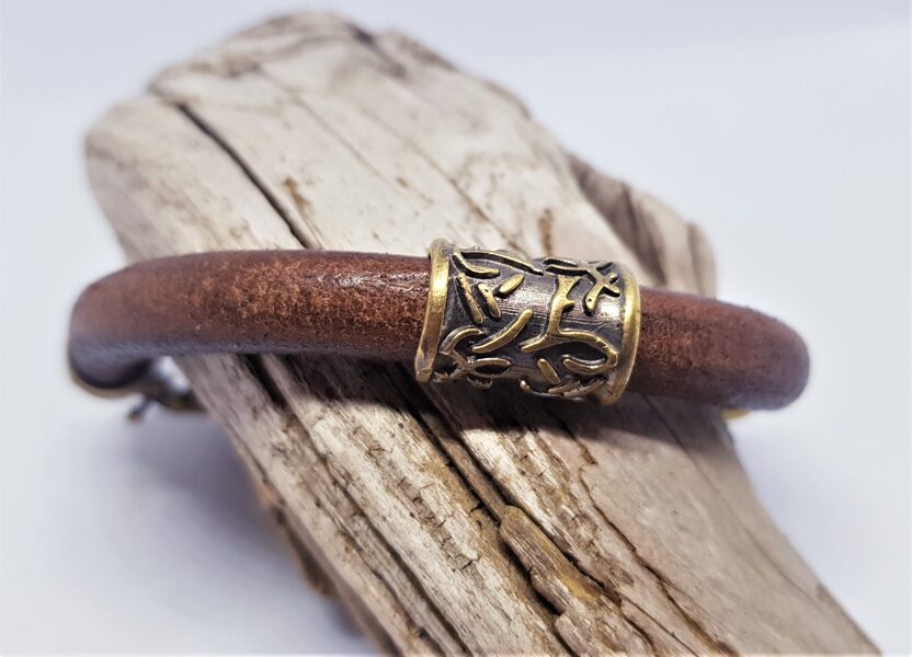 Leather bangle with bronze decors (brown, code BR_018)