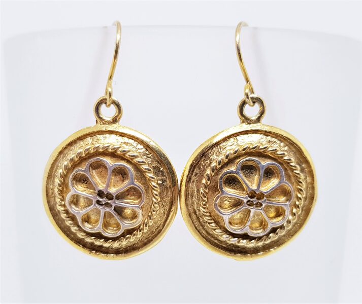 Apzeltīti sudraba auskari ar Saules simbolu (izliekti, pildīti)