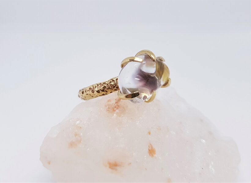 Zelta gredzens ar topāzu "Ārpus ierastā" (rievots)