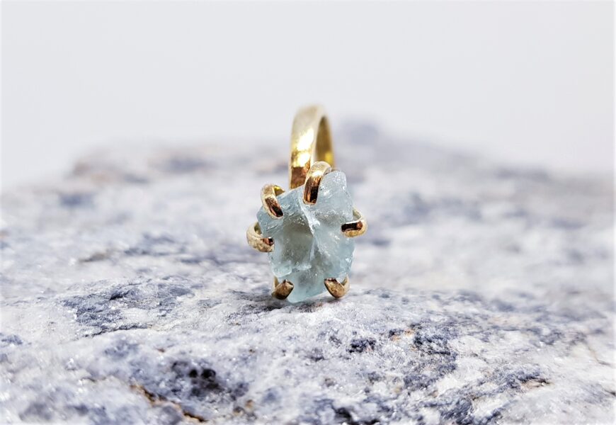 Apzeltīts gredzens ar akvamarīnu "Ārpus ierastā" gluds
