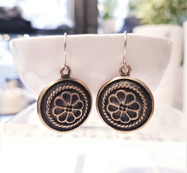 Bronze earrings with the Sun symbol (filled, arched)