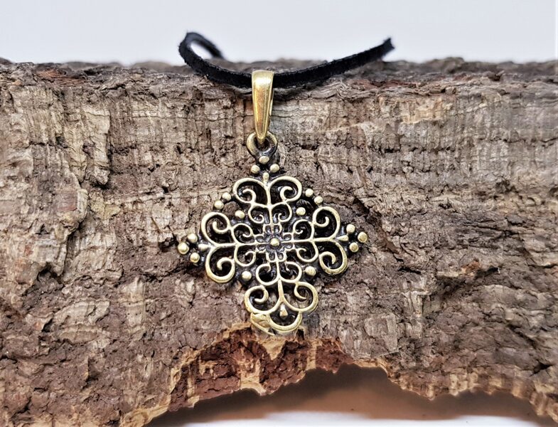 Bronzas kulons "Mazās dzīres"