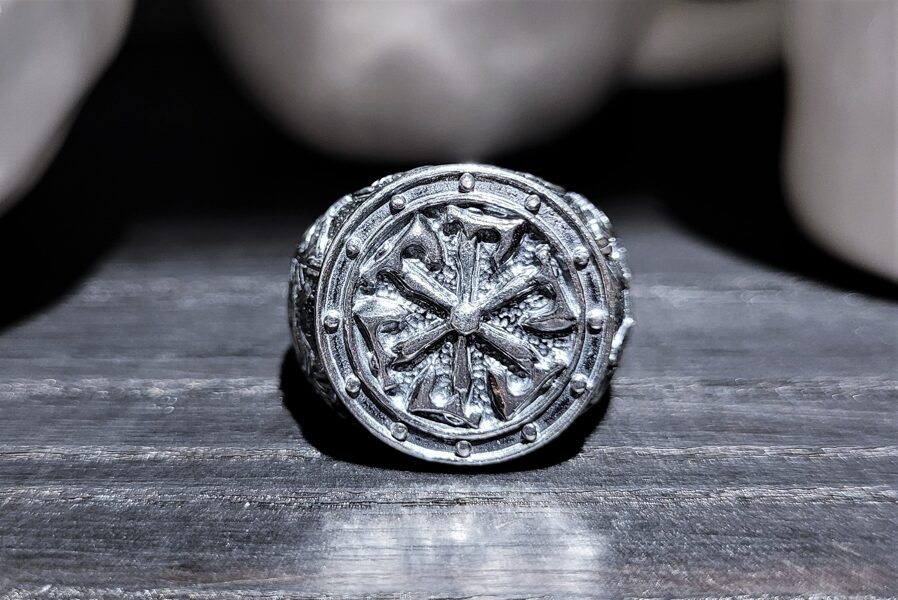 Sudraba vikingu cirvīša gredzens