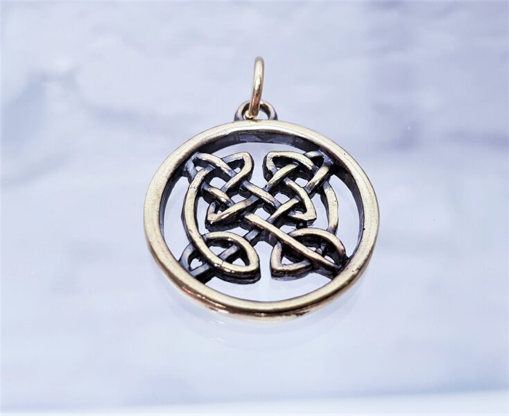 Bronze Pendant "Celtic Node for protection" (airy)