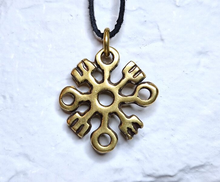 Bronzas kulons "Saules krusts, Mēness krusts"