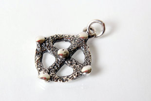 Sudraba kulons "Saules simbols"