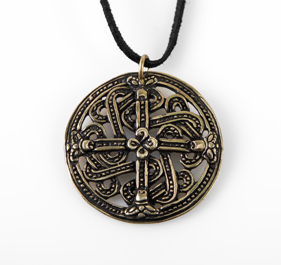 Bronzas kulons ar Ķeltu mezglu