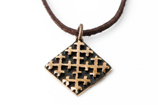 Bronzas kulons "Krustu krusti" (vidējs)